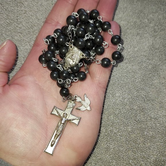 Black beaded rosary with  "Holy spirit enlighten me" Dove - Picture 1 of 6